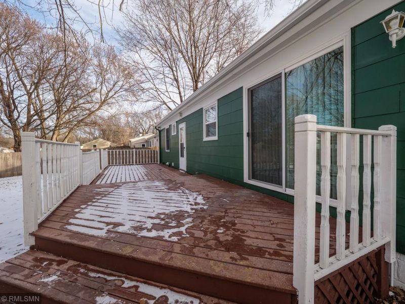 1463 Larpenteur Ave E, Maplewood, MN 55109