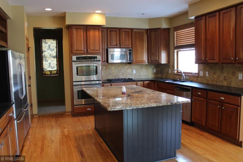 7644 Ridgeview Way, Chanhassen, MN 55317