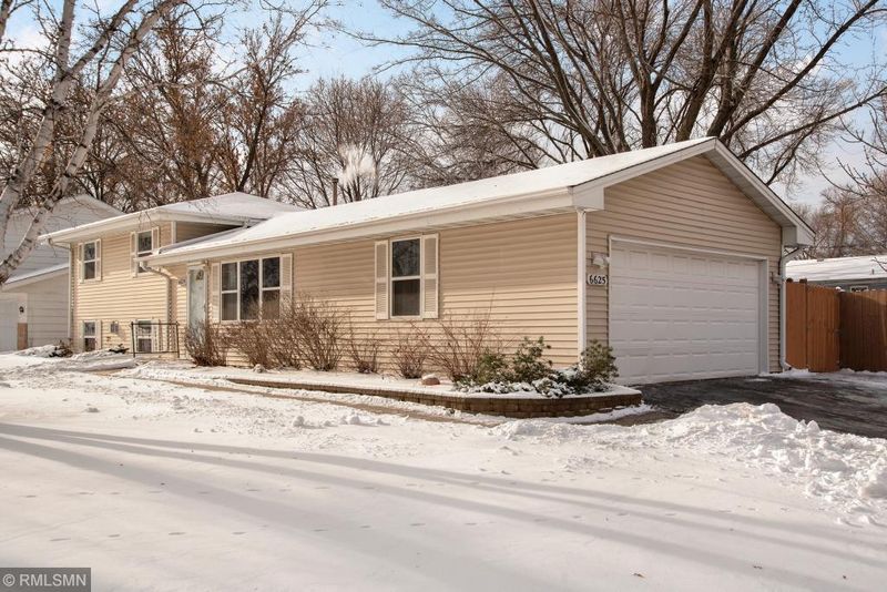 6625 Zealand Ave N, Brooklyn Park, MN 55428