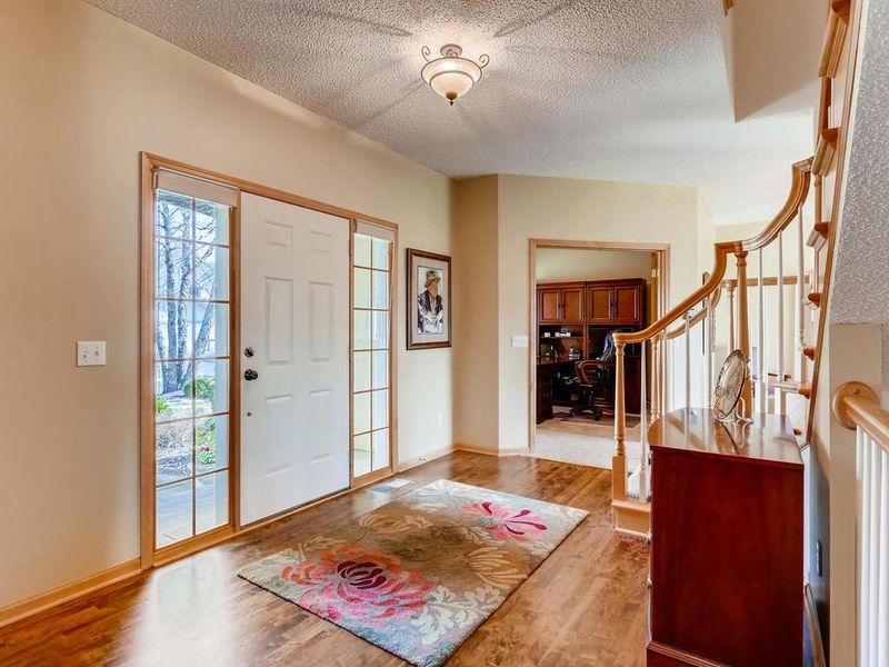 16733 Stirrup Ln, Eden Prairie, MN 55347