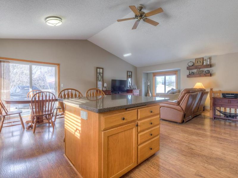 28052 Quarry Dr, Center City, MN 55012