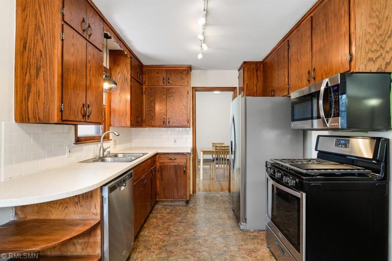 4701 Lakeview Ave N, Brooklyn Center, MN 55429