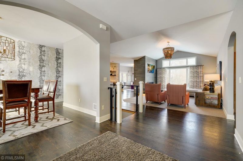 9880 Vagabond Ln N, Maple Grove, MN 55311