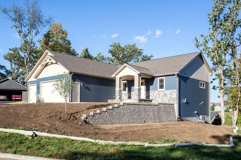 2176 Beardslee Pl, River Falls, WI 54022