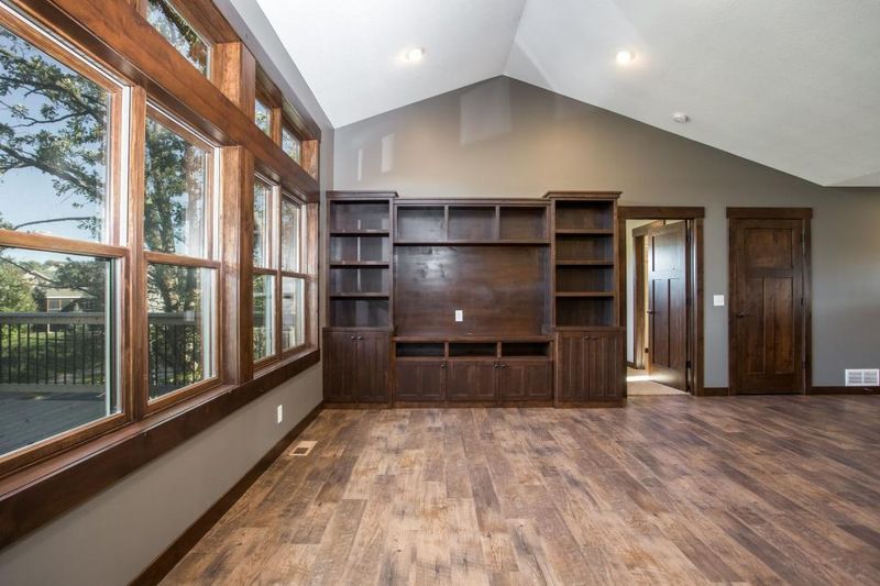 2176 Beardslee Pl, River Falls, WI 54022
