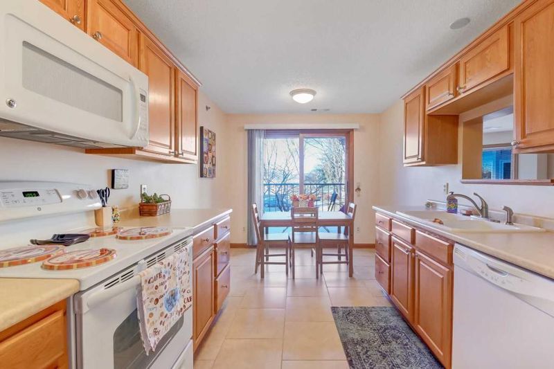 32 11th Ave S #110, Hopkins, MN 55343