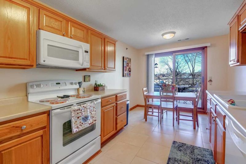 32 11th Ave S #110, Hopkins, MN 55343