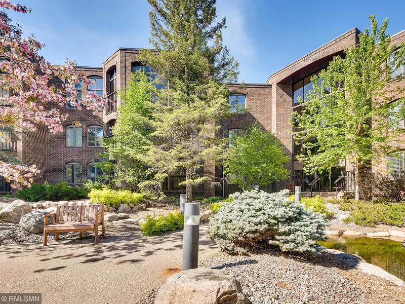 5601 Dewey Hill Rd #319, Edina, MN 55439