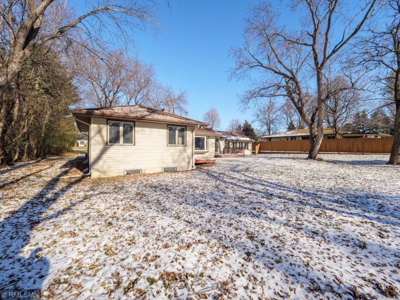131 Mission Ln, Bloomington, MN 55420