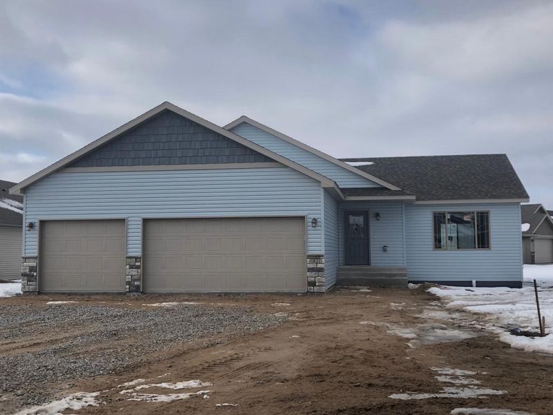 1821 Amblewood Ct, Saint Cloud, MN 56303