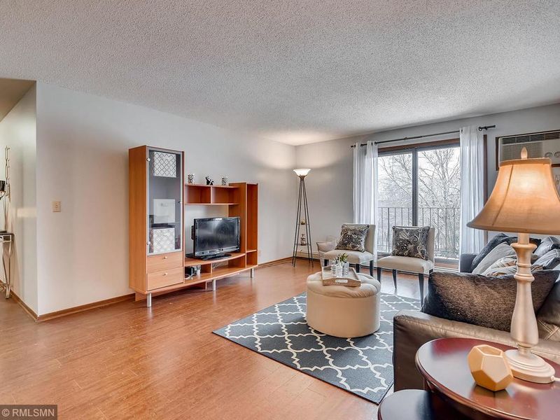 5607 Green Circle Dr #207, Minnetonka, MN 55343