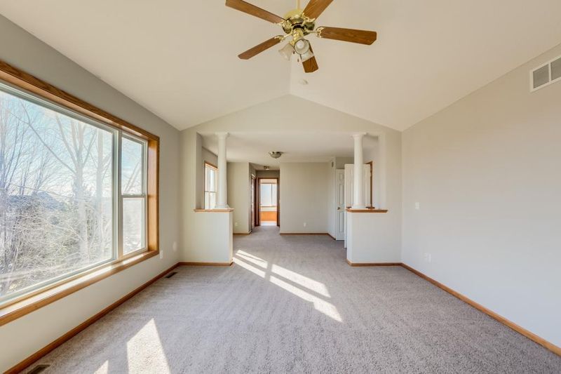 3567 Commonwealth Rd, Woodbury, MN 55125
