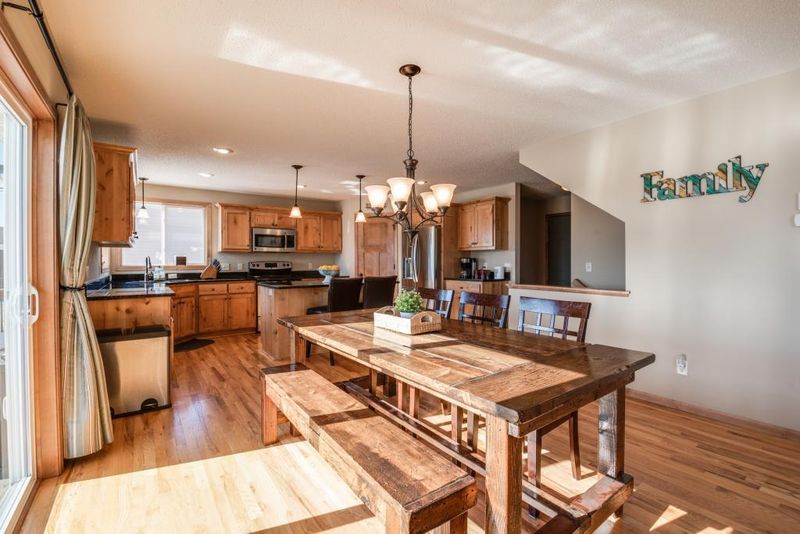 19296 Claremont Dr, Farmington, MN 55024