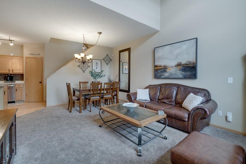 451 Hickory Ln N, Oakdale, MN 55128
