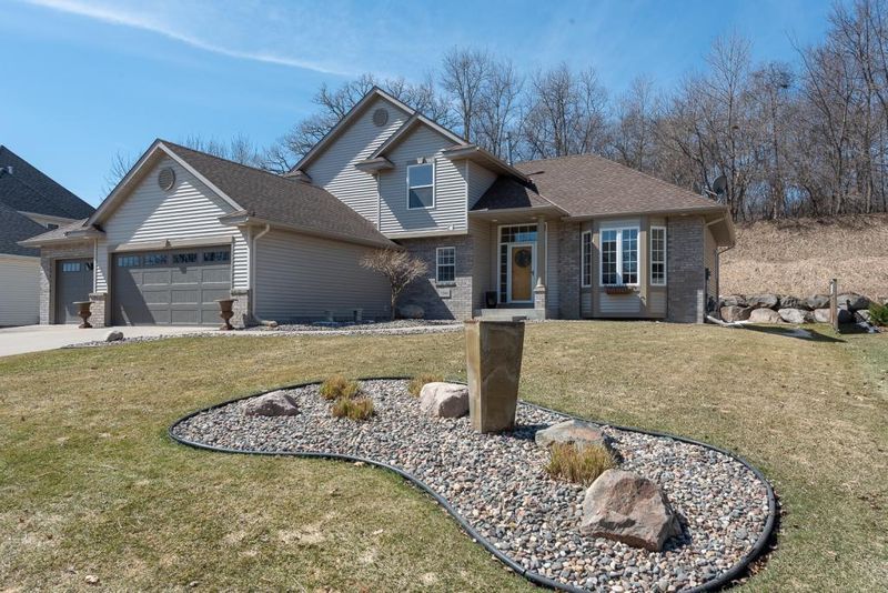 7360 Amberwood Ln, Savage, MN 55378