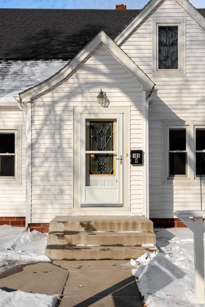 105 4th St W, Jordan, MN 55352