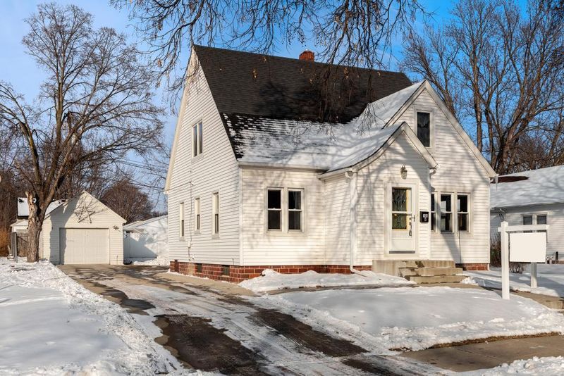 105 4th St W, Jordan, MN 55352