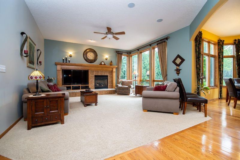 10694 Hawthorn Trl, Woodbury, MN 55129