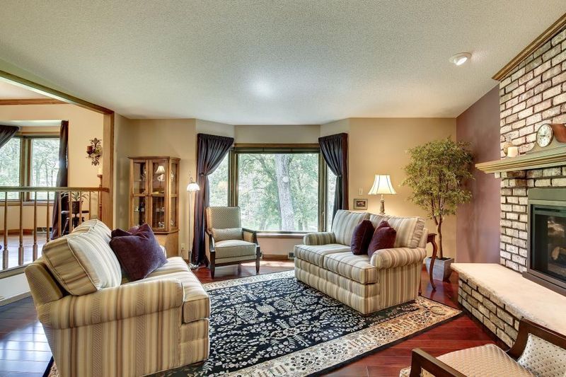 270 Indian Trl S, Afton, MN 55001