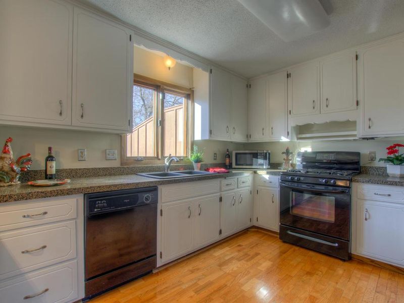 2675 Sumac Rg, White Bear Lake, MN 55110