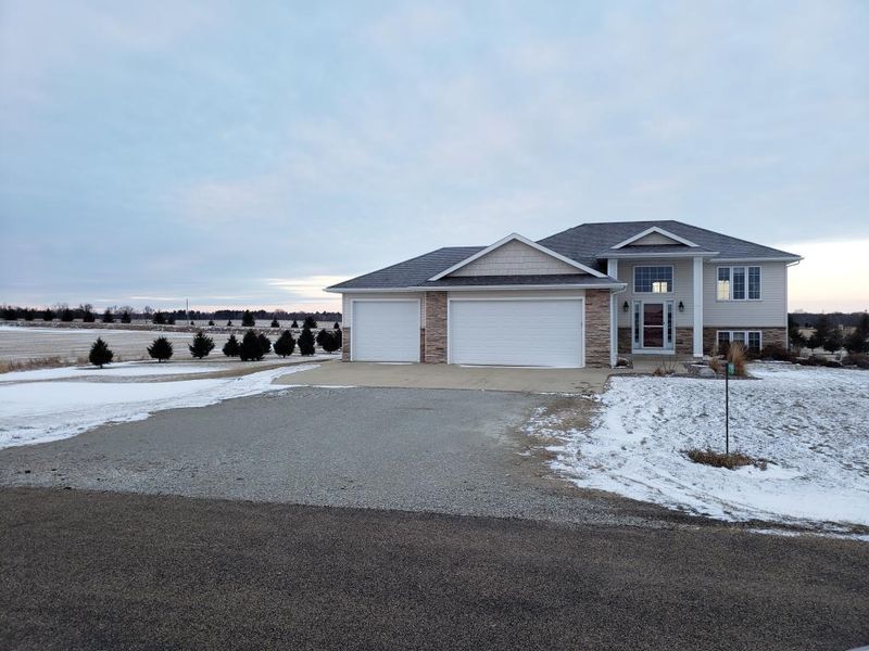 22785 572nd Ave, Austin, MN 55912