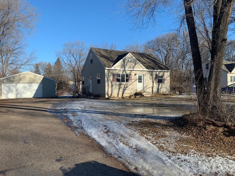 617 Ballantyne Ln NE, Spring Lake Park, MN 55432