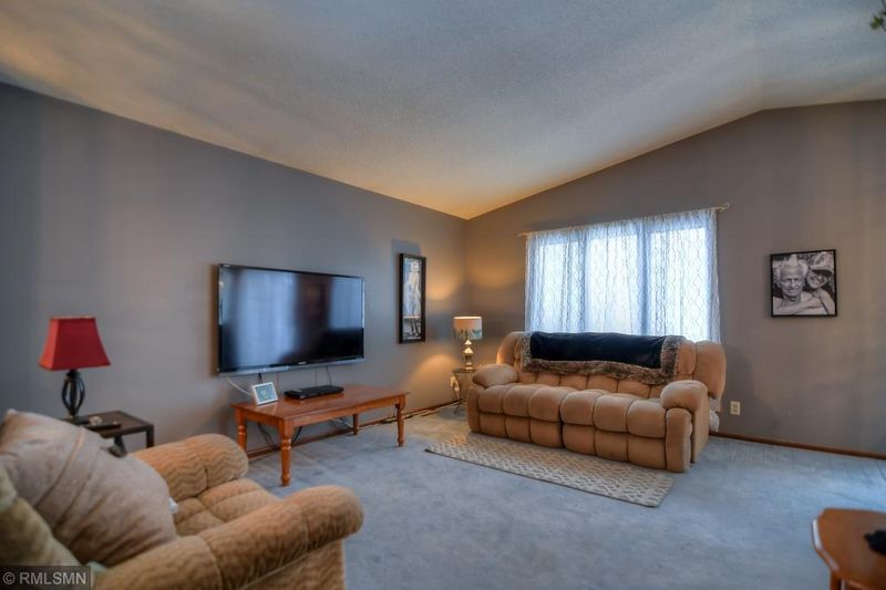 2612 Aspen Ct, White Bear Lake, MN 55110