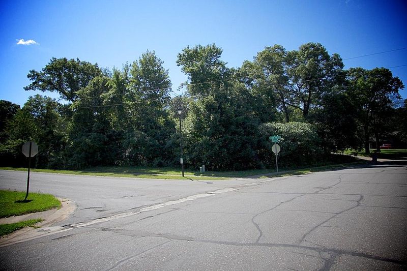 2420 E Rum River Dr S, Cambridge, MN 55008