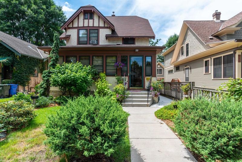 227 Vernon St, Saint Paul, MN 55105