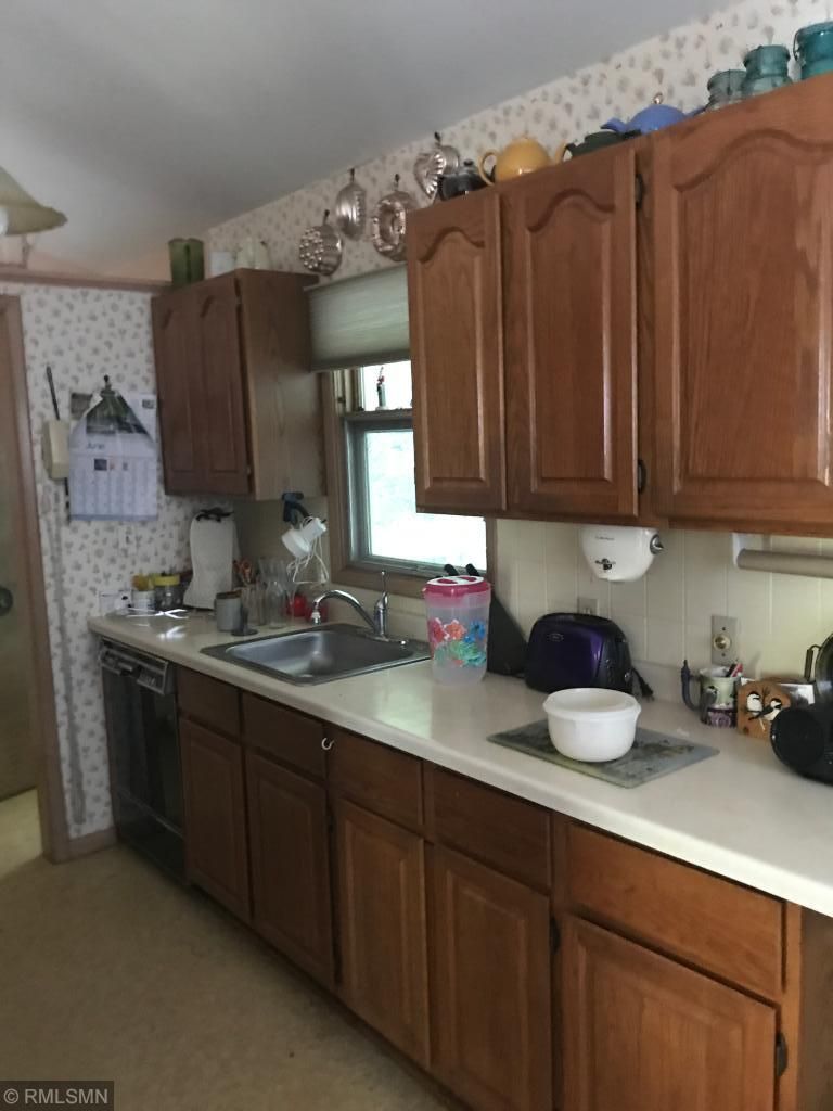 1401 Circle Dr, Burnsville, MN 55337
