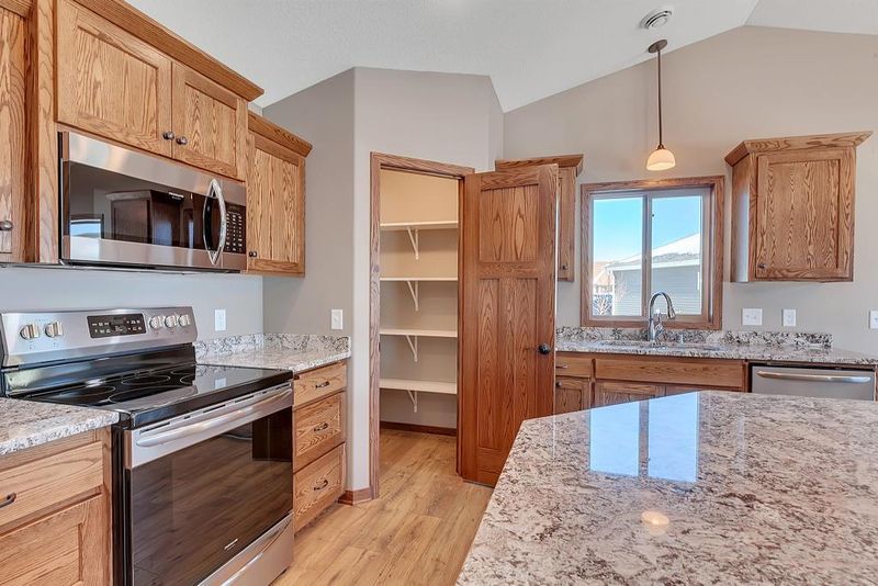 121 Glenview Loop, Saint Cloud, MN 56303