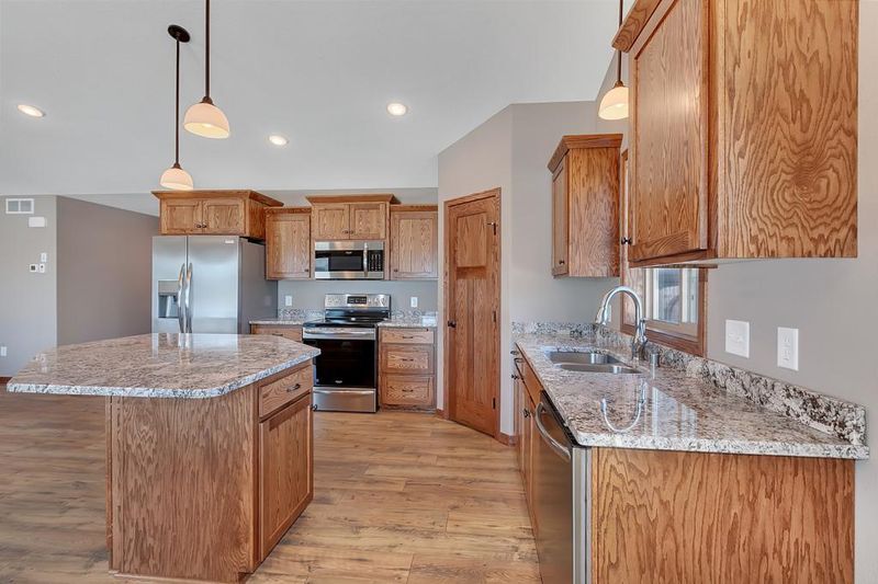121 Glenview Loop, Saint Cloud, MN 56303