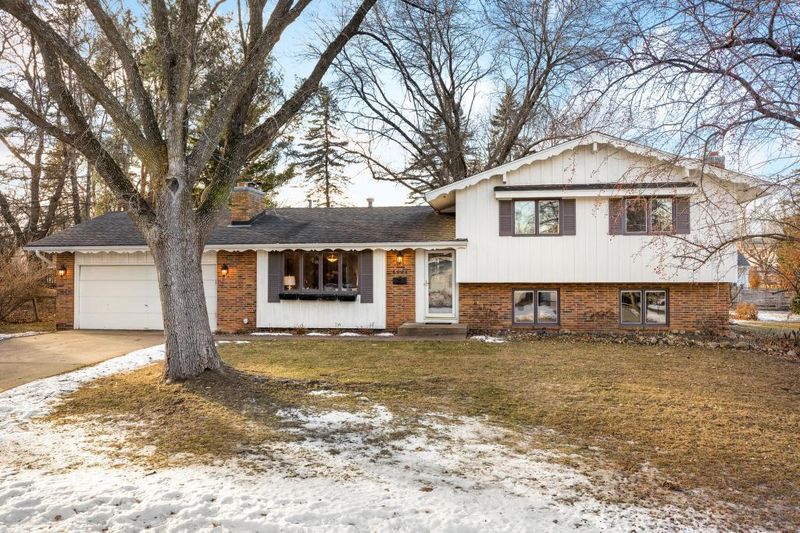 6024 Shane Dr, Edina, MN 55439