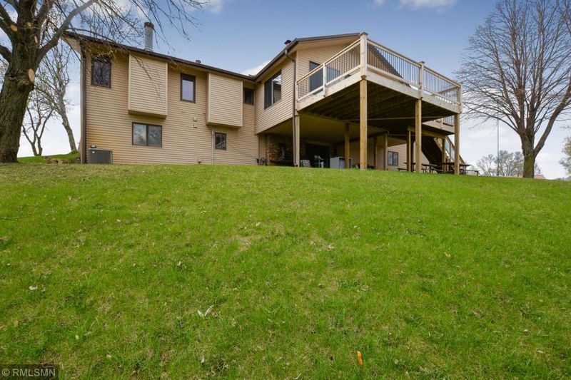 5960 Town Hall Dr, Loretto, MN 55357