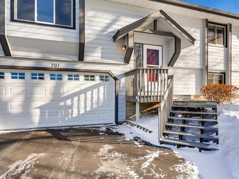 701 Lexington Ave N, New Prague, MN 56071