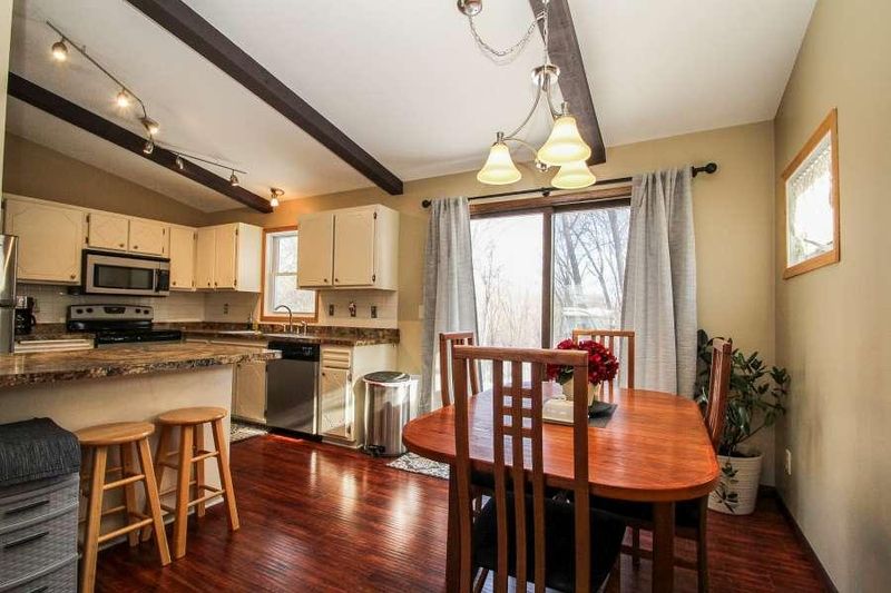 212 Maple Ln SW, Saint Michael, MN 55376