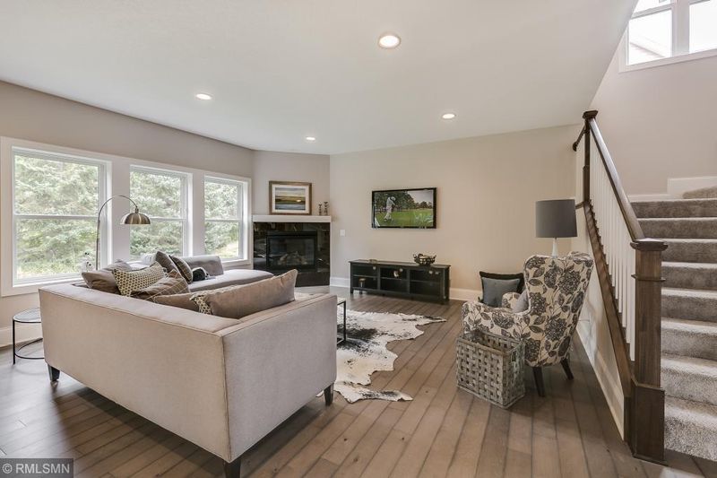 5780 Sunnybrook Ln, Mound, MN 55364
