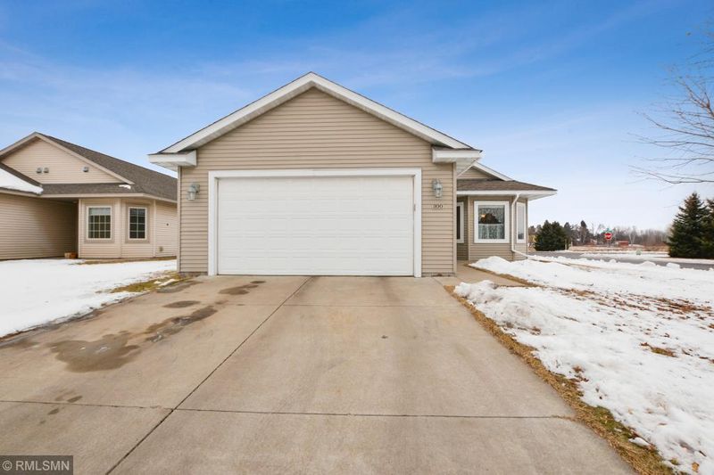300 Roosevelt St S, Cambridge, MN 55008