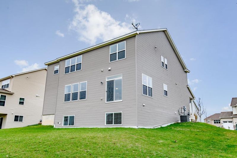 833 Yellowstone Trl, Waconia, MN 55387