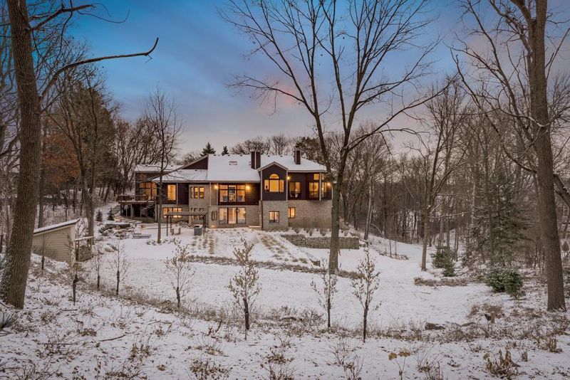 8 Antrim Ter, Edina, MN 55439