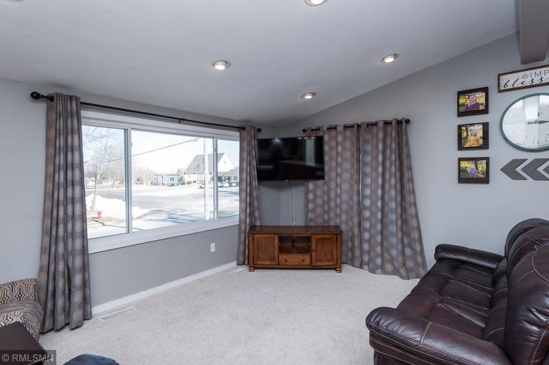 420 3rd St NE, Stewartville, MN 55976
