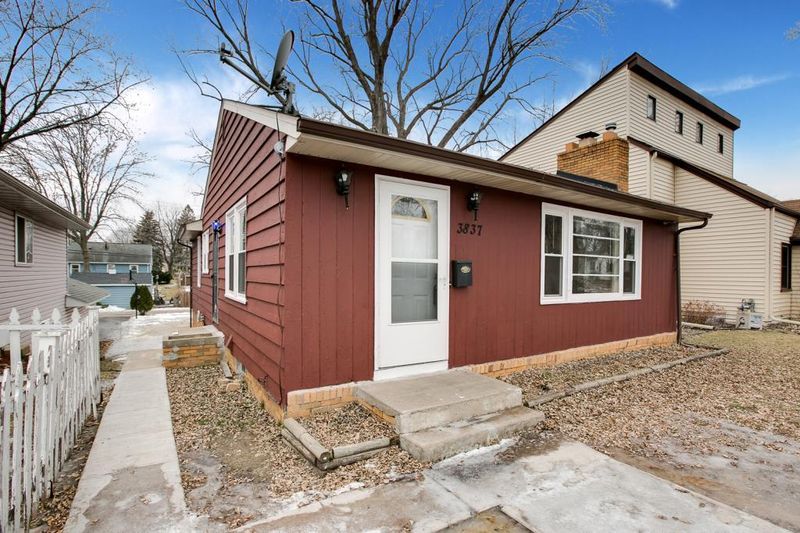 3837 Regent Ave N, Robbinsdale, MN 55422
