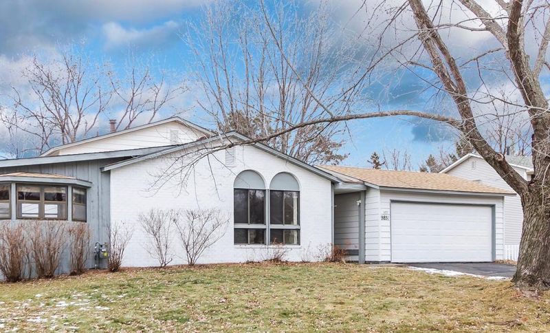 9851 Cromwell Dr, Eden Prairie, MN 55347