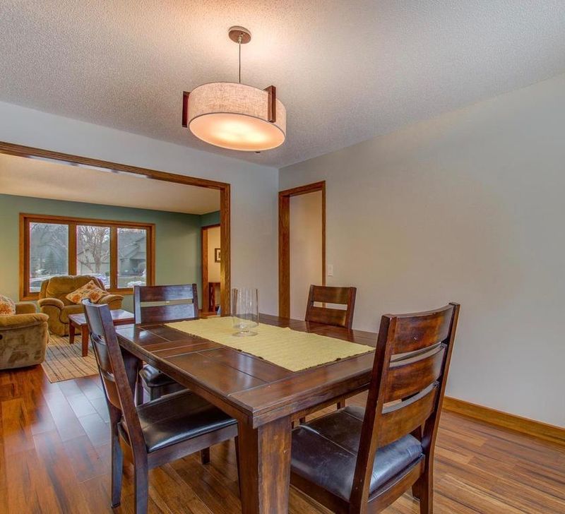 18189 Ullmann Cir, Eden Prairie, MN 55346
