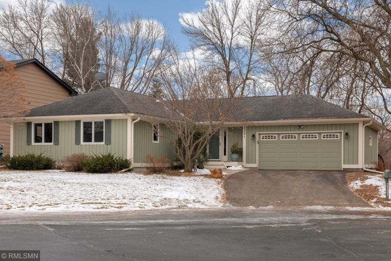 2321 Erin Ct, New Brighton, MN 55112
