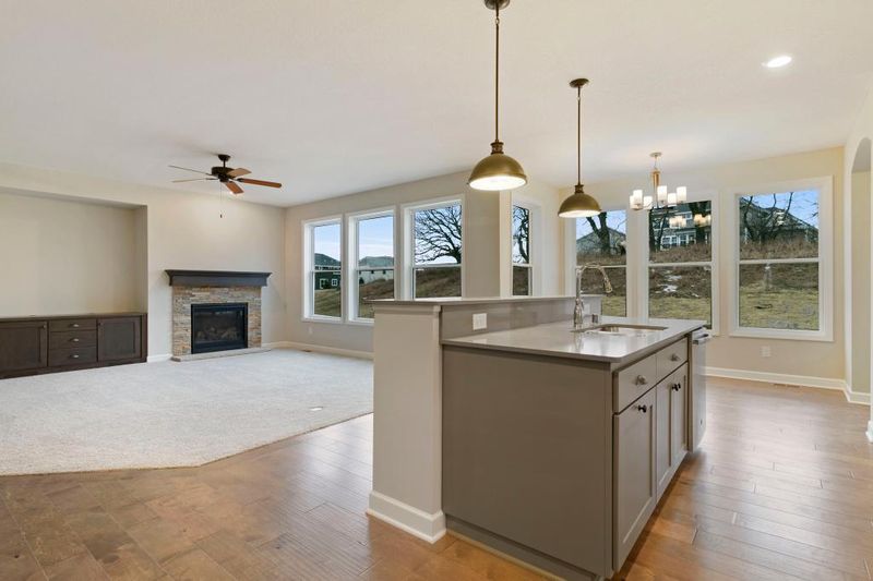 656 James Ave N, Lake Elmo, MN 55042