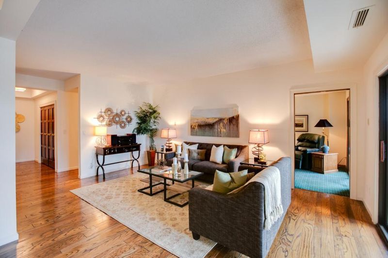 1235 Yale Pl #1405, Minneapolis, MN 55403