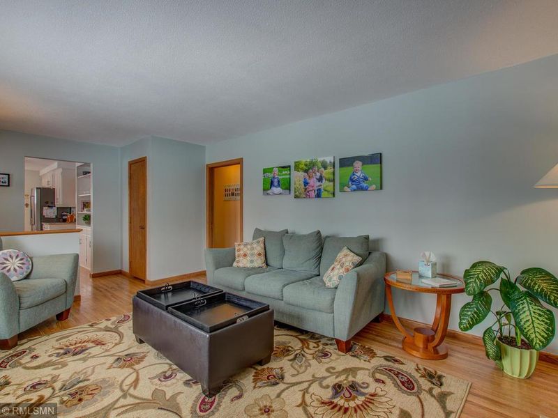 8207 Harrison Cir, Bloomington, MN 55437