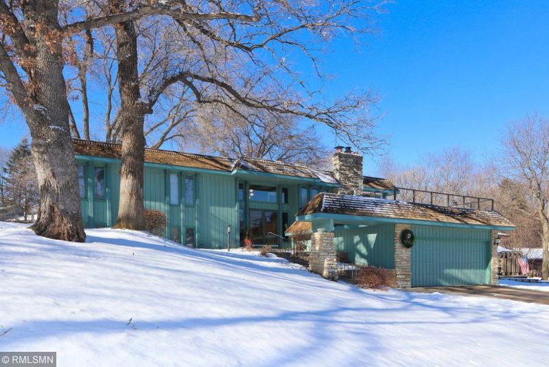 2812 Wind Cave Ct, Burnsville, MN 55337