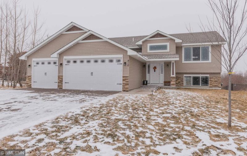 810 Winsome Way NE, Isanti, MN 55040